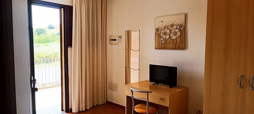 Standard Double or Twin Room, Air conditioning, Hill View