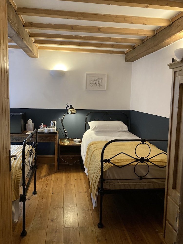 Twin Room, Ensuite photo 2