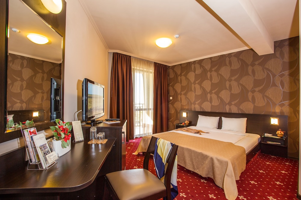 Business Suite, 1 King Bed photo 2