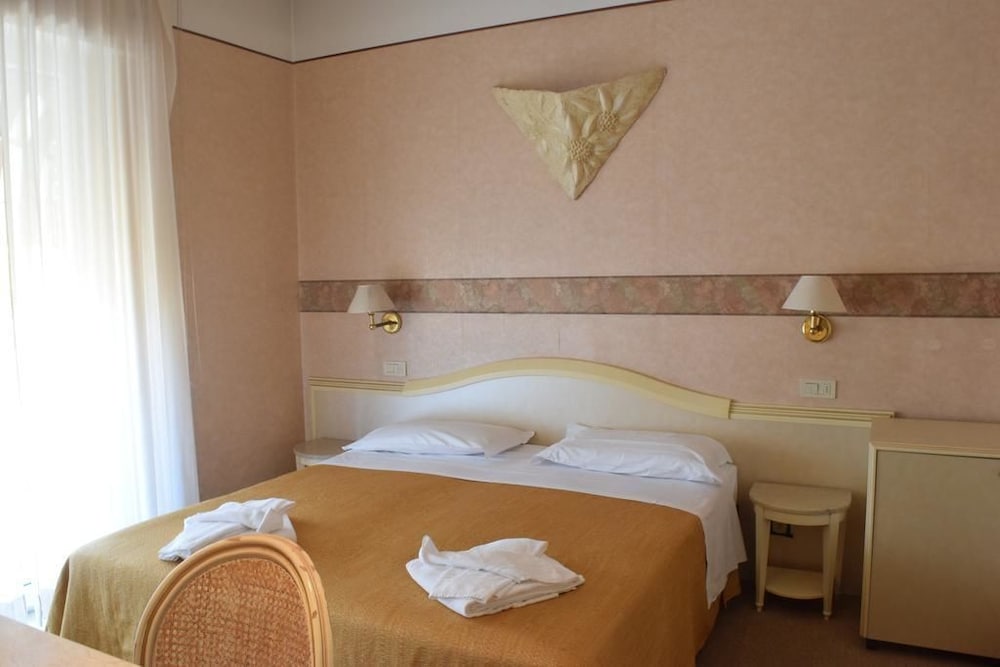 Classic Triple Room photo 1
