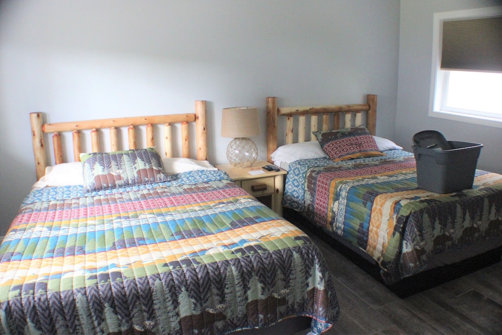 Deluxe Suite, 1 Bedroom, Accessible, Partial Lake View photo 2