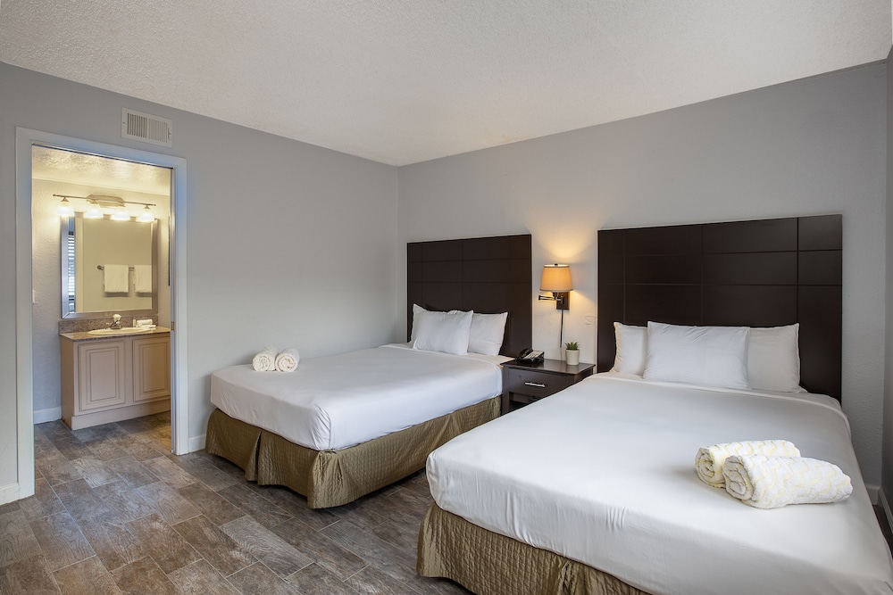 Standard Room, 2 Double Beds (Guest Room at the Oaks) - Photo 1