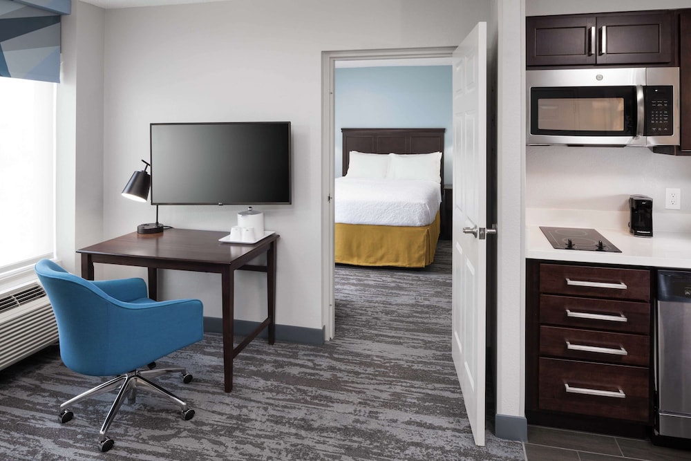 Executive Suite, 1 Queen Bed with Sofa bed, Non Smoking - Photo 1