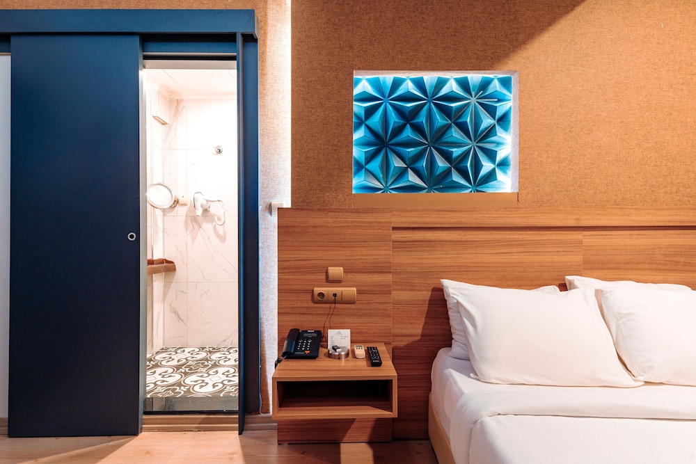 Standard Double Room, 1 Queen Bed, Courtyard View