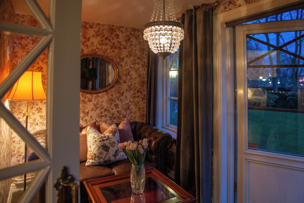 Junior Suite with Garden View photo 2