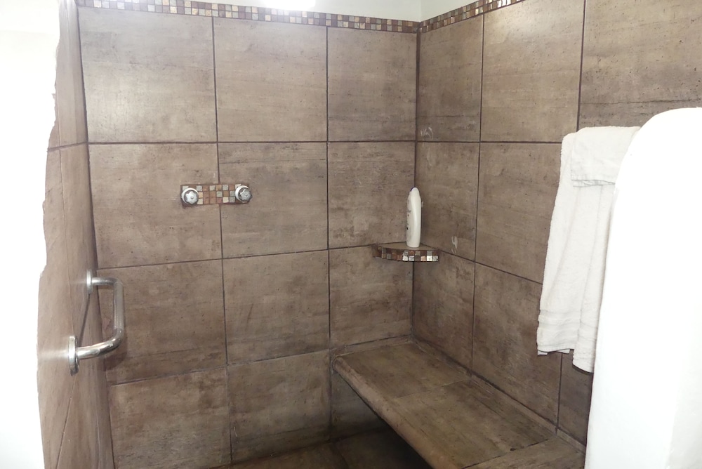 Double Room, 2 Queen Beds, Ocean View photo 3