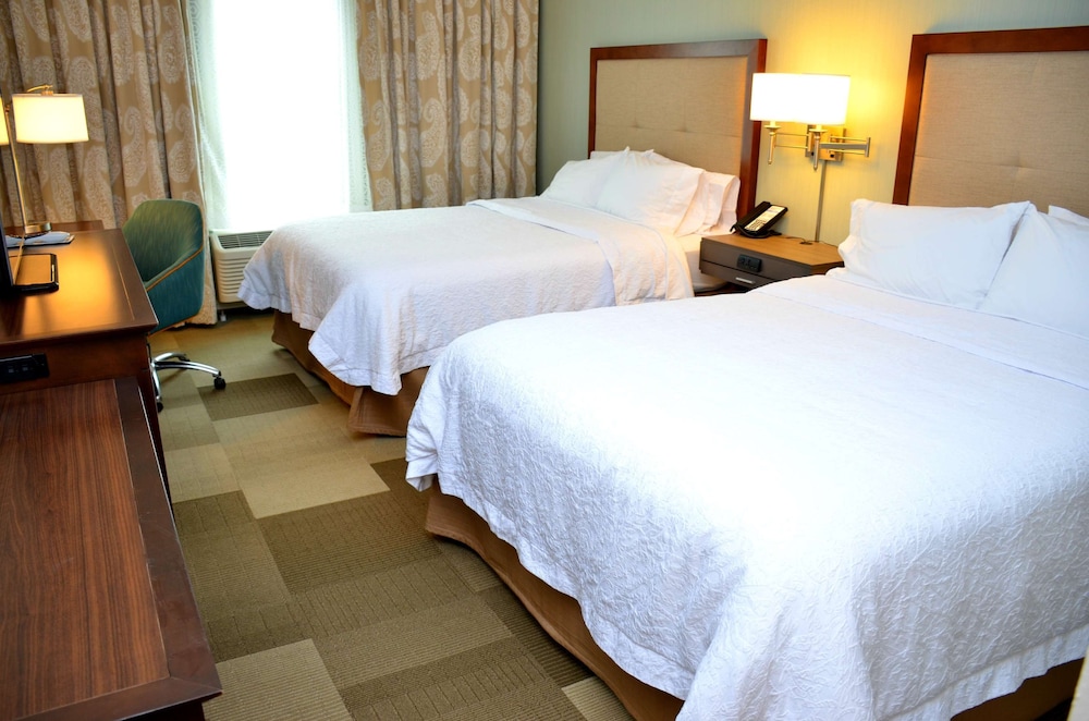 Room, 2 Queen Beds, Accessible, Bathtub