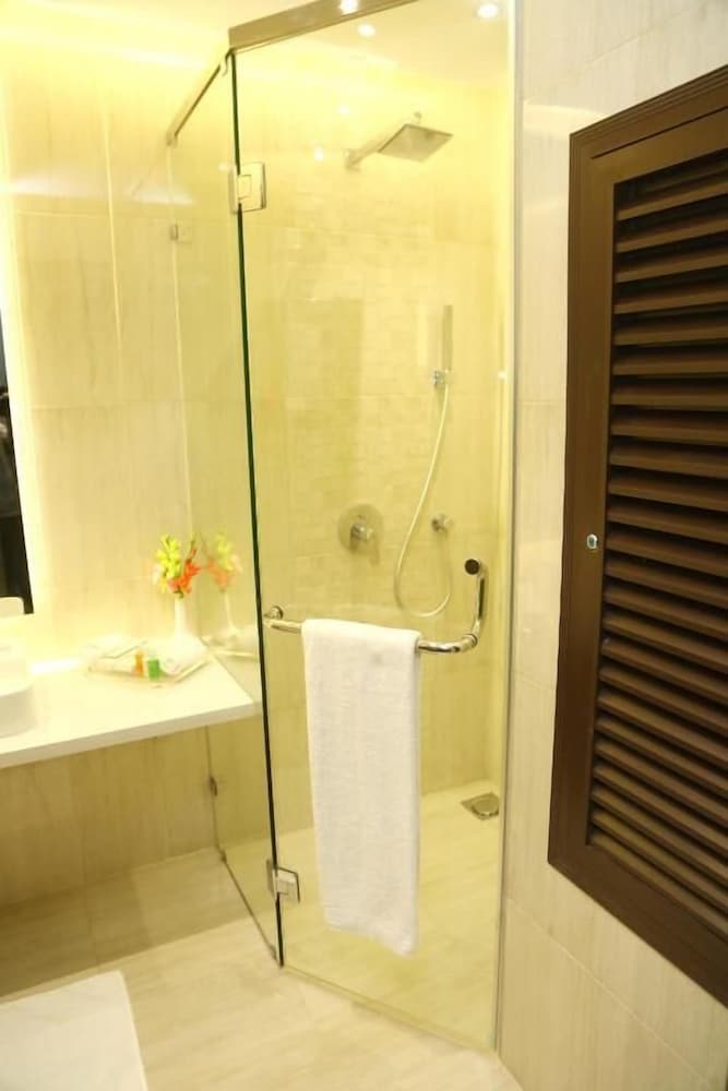 Suite - Photo 3