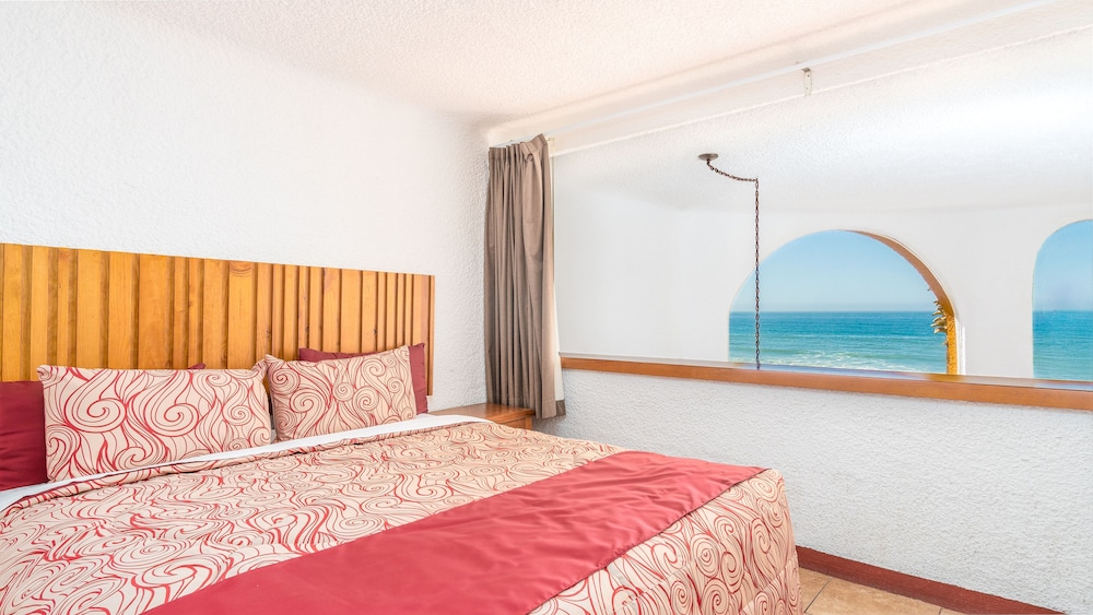 1 Bedroom Villa 1st Floor, Ocean Front with Patio photo 2