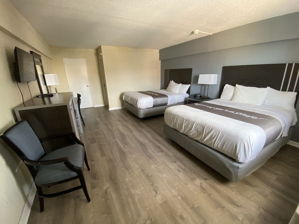 Standard Room, 2 Queen Beds, Non Smoking - Photo 25