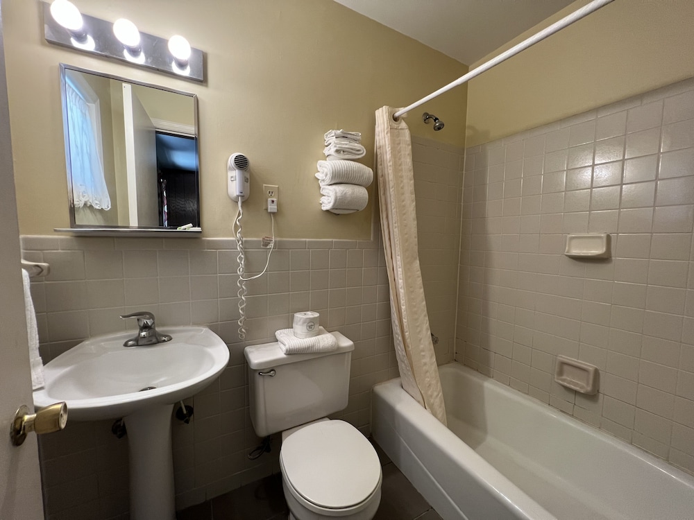 Standard Room, 2 Double Beds, Non Smoking photo 2