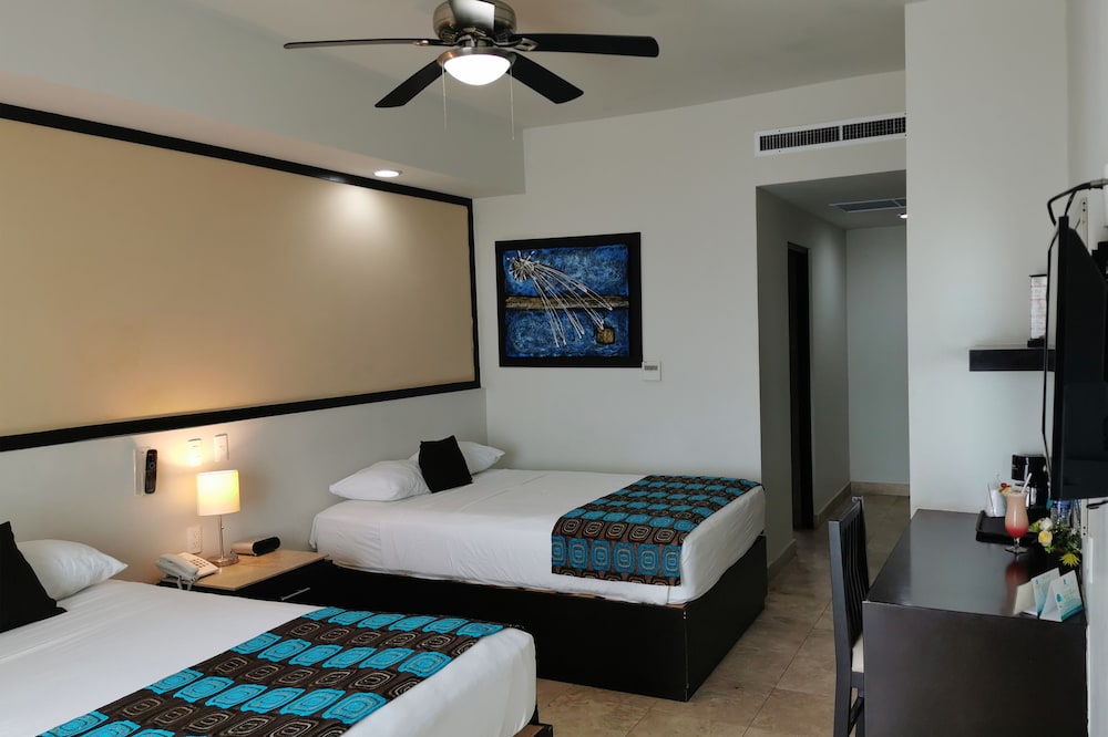 Room, 2 Double Beds, Ocean View - Photo 10