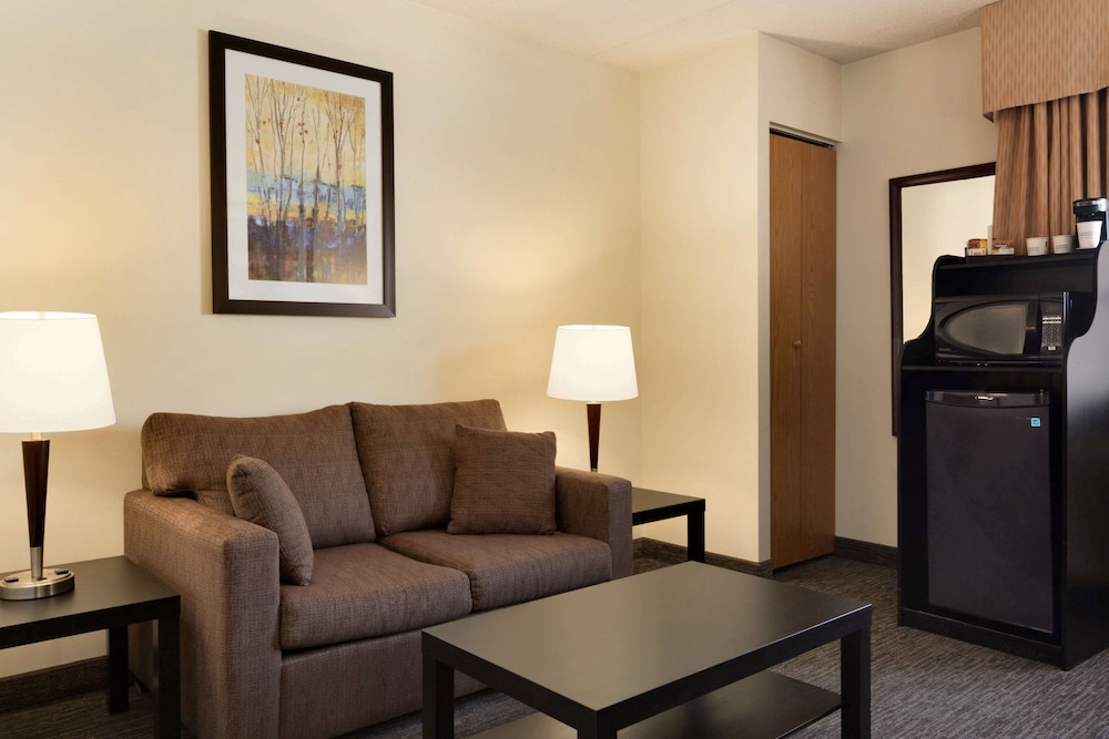 Studio Suite, 1 Queen Bed, Non Smoking - Photo 3