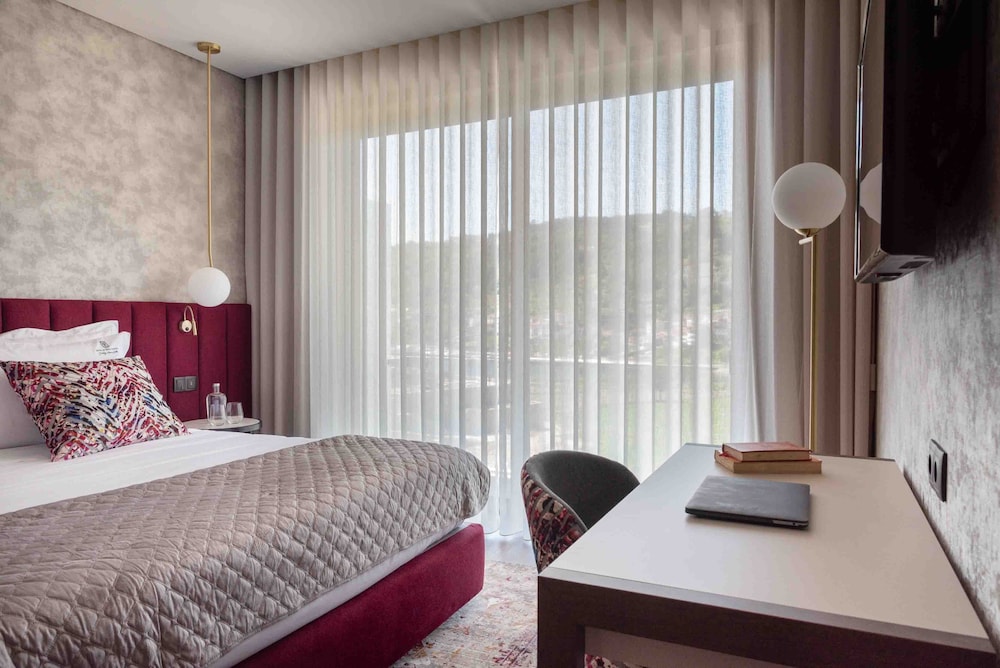 Deluxe Double Room, Balcony, River View photo 2