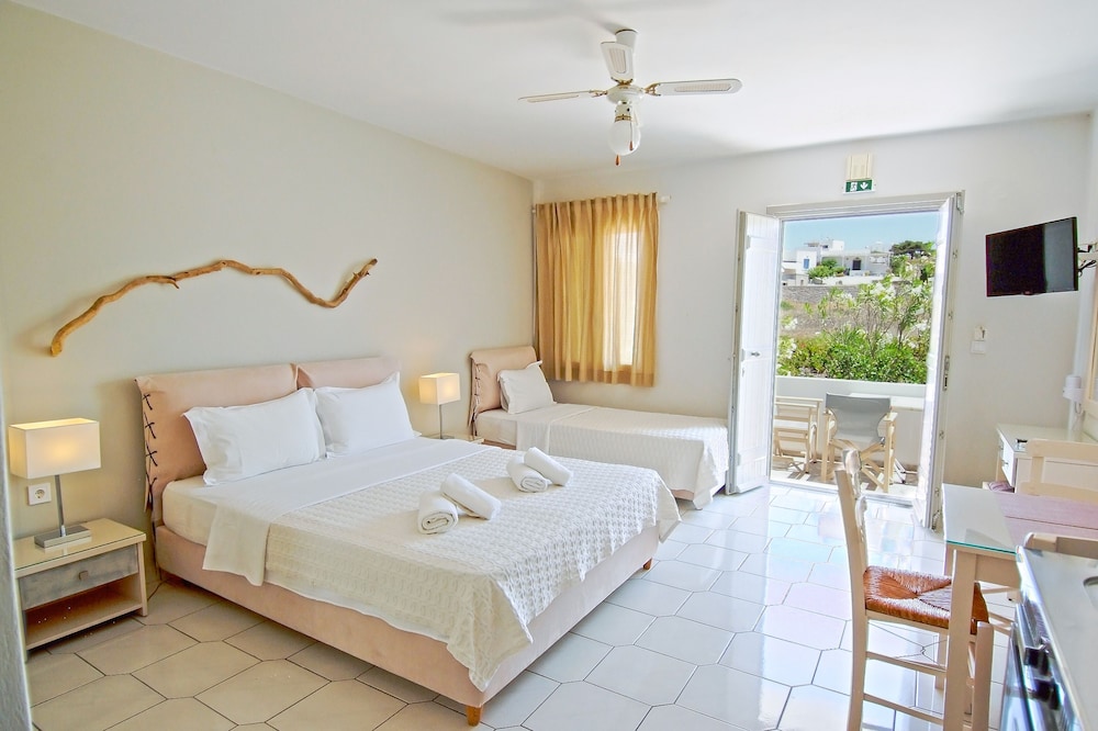 Deluxe Room (3 Guests)