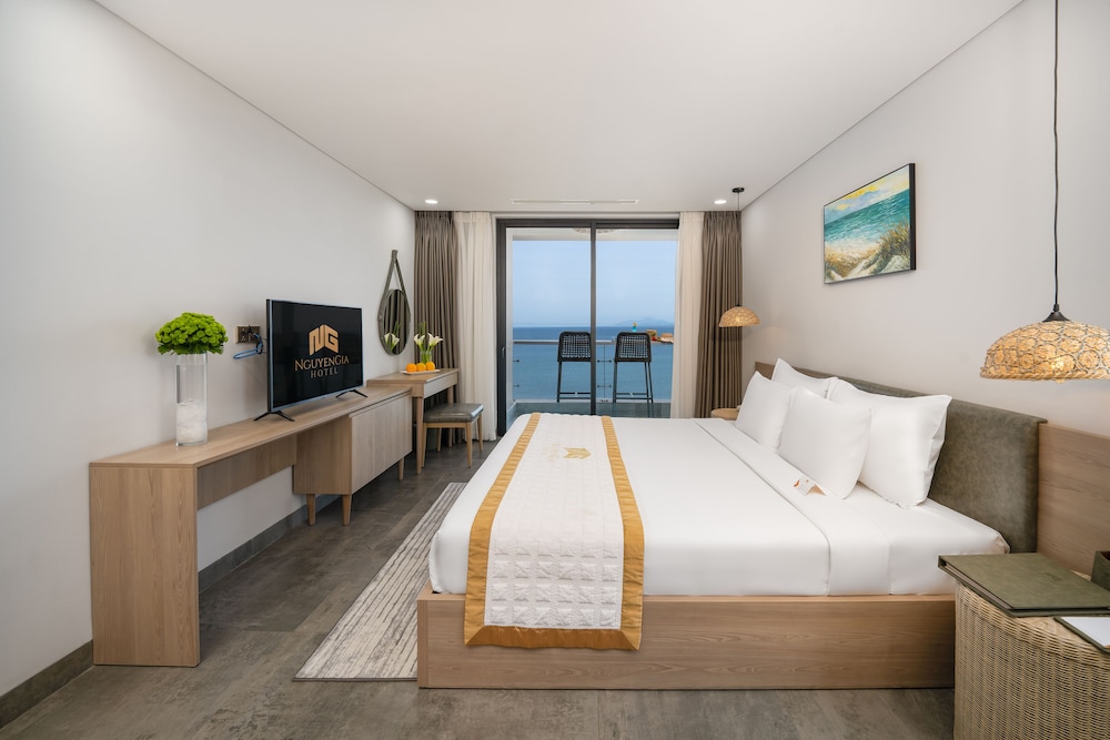 Premier King Room Balcony With Ocean View - Photo 1