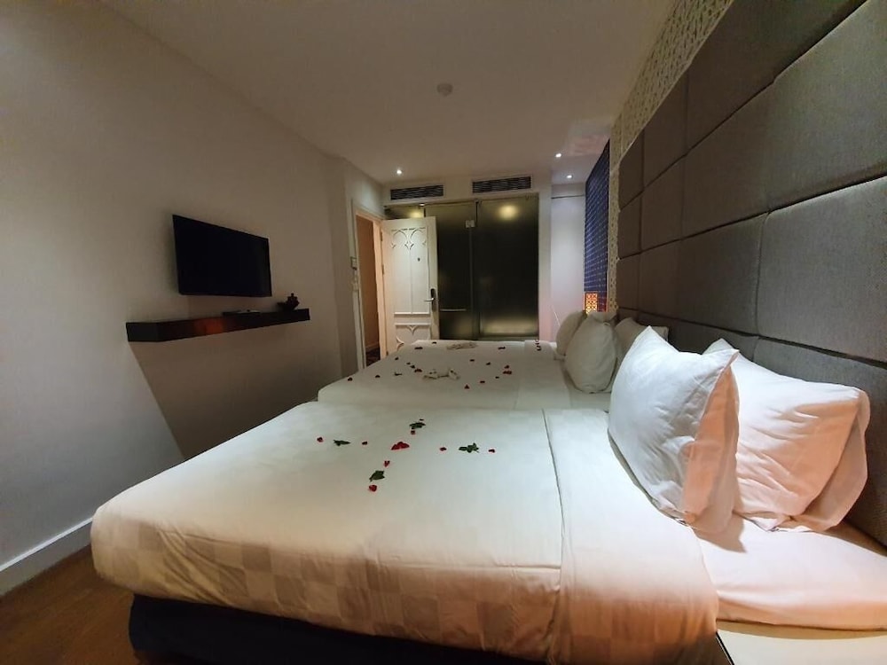 Family Room, Connecting Rooms, City View photo 2