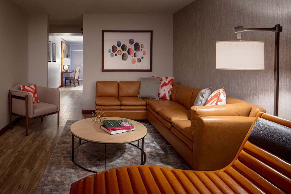 Suite, 1 Bedroom, Poolside - Photo 1