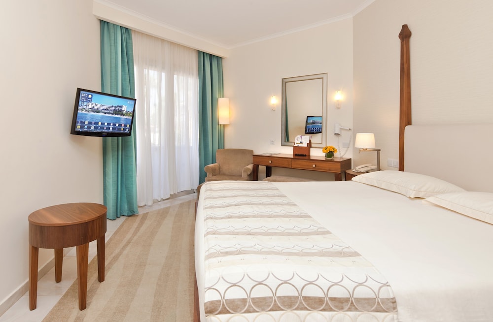 Deluxe Room, Sea View - Photo 2