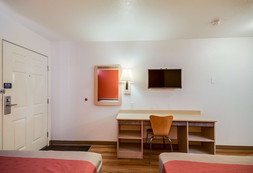 Deluxe Room, 2 Double Beds, Non Smoking, Refrigerator & Microwave photo 2