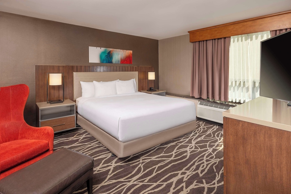 Classic Suite, 1 King Bed with Sofa bed (2 Bedrooms) - Photo 3