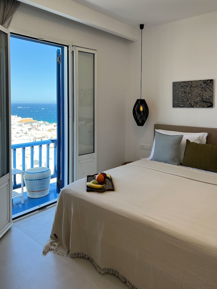 Deluxe Suite, Sea View - Photo 18