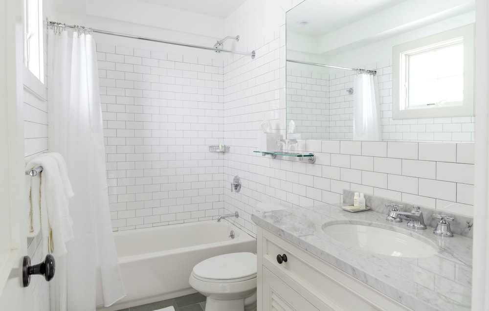 Deluxe Room, 2 Queen Beds, Pool Access, Bay View photo 3
