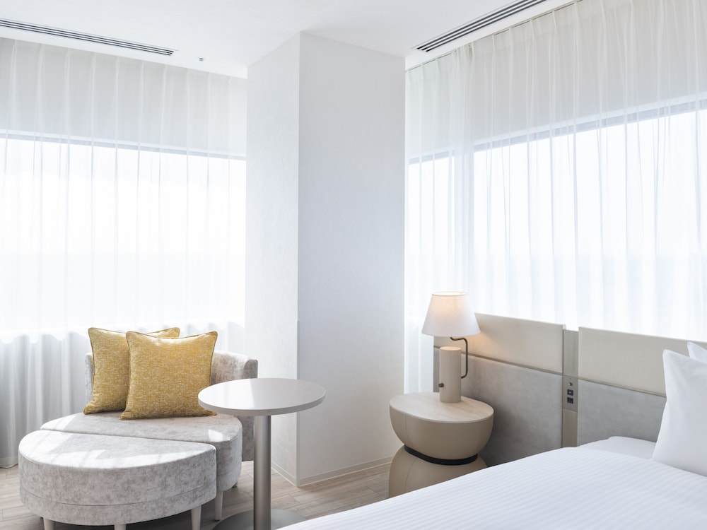 Deluxe , 1 bed King , corner room, Non Smoking - Photo 2