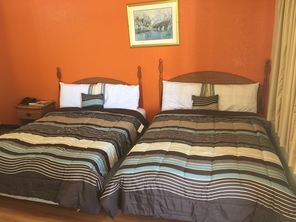 Standard Room, 2 Double Beds, Non Smoking photo 2