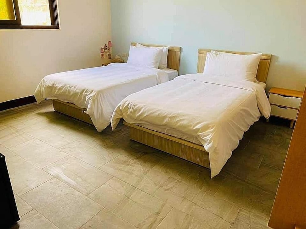Standard Twin Room, 1 Bedroom, Non Smoking, Ensuite photo 3