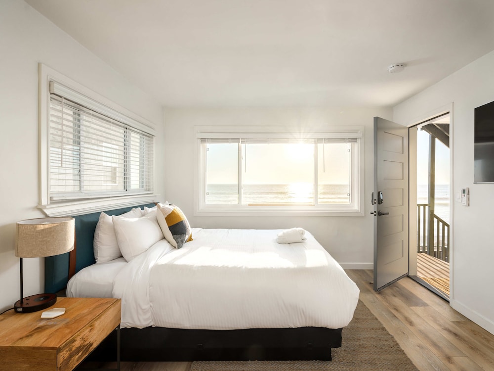 Oceanview Corner King Studio 207