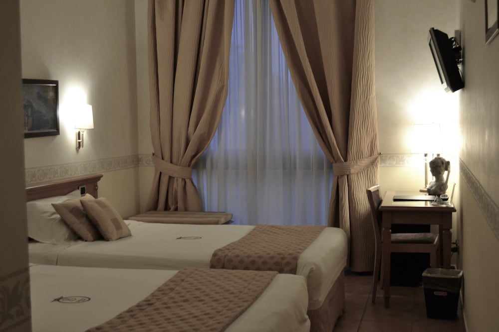 Deluxe Double or Twin Room - Photo 6