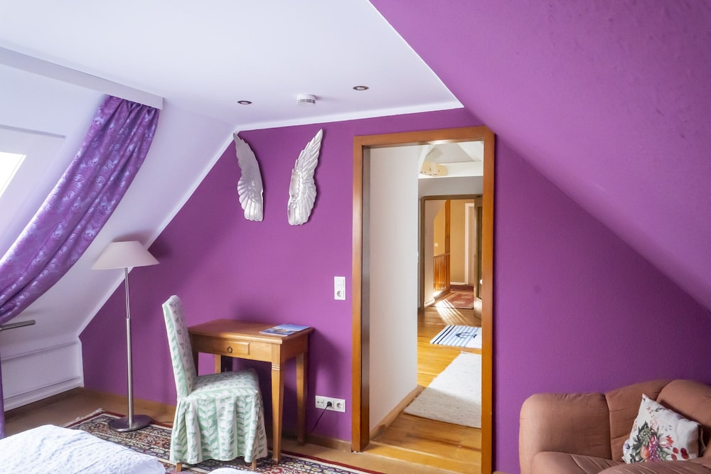 Room, Hill View