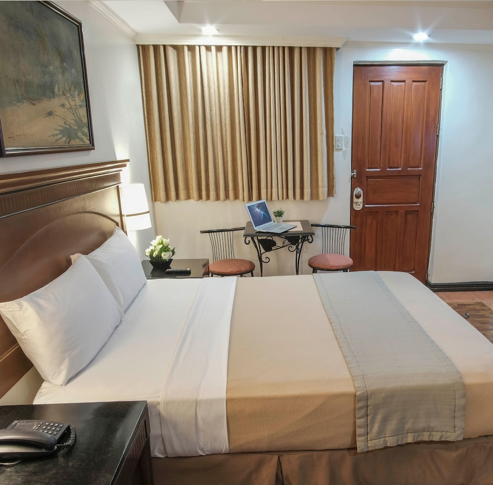Deluxe Room, 1 Queen Bed - Photo 10