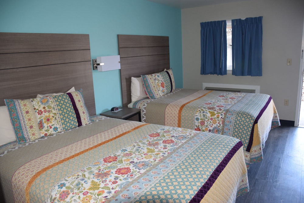 Standard Room, 2 Queen Beds photo 1