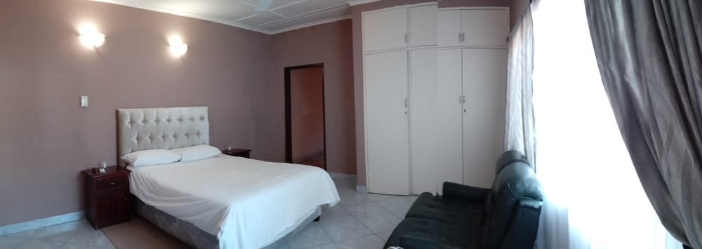 Standard Twin Room photo 2