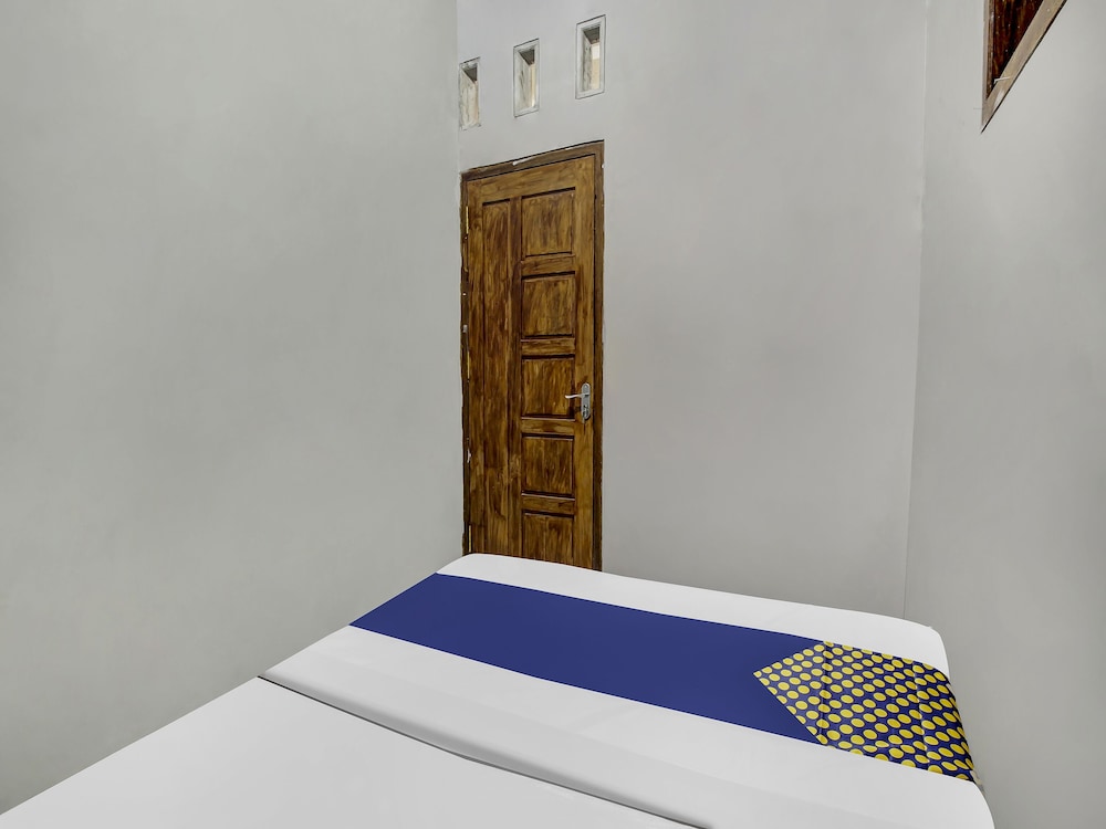 Economy Double Room - Photo 12