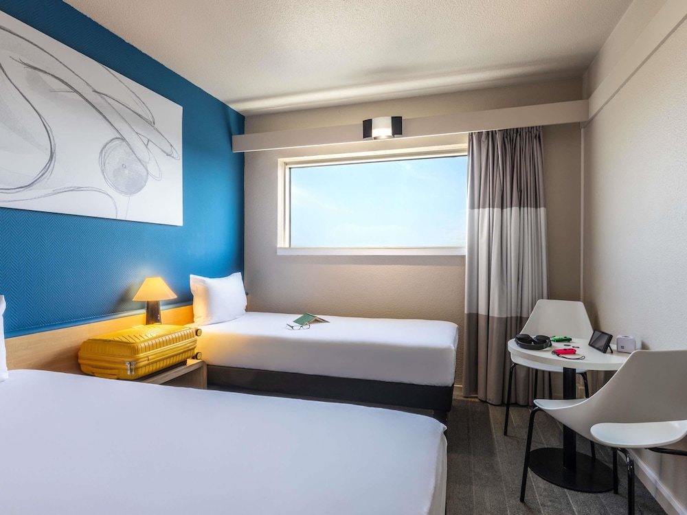 Standard Room with 3 Single Beds photo 3