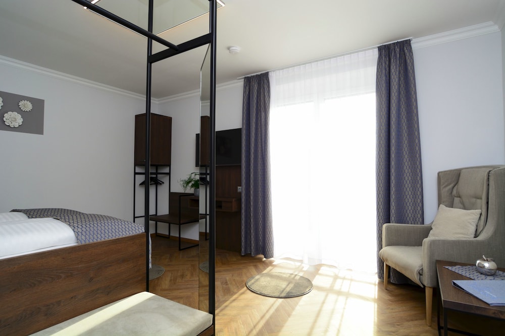 Business Apartment, 1 King Bed, Non Smoking (inclusive Cleaning Fee 36,00 EUR) photo 3