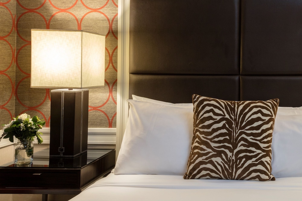 Deluxe Room (2 Double Beds) photo 3