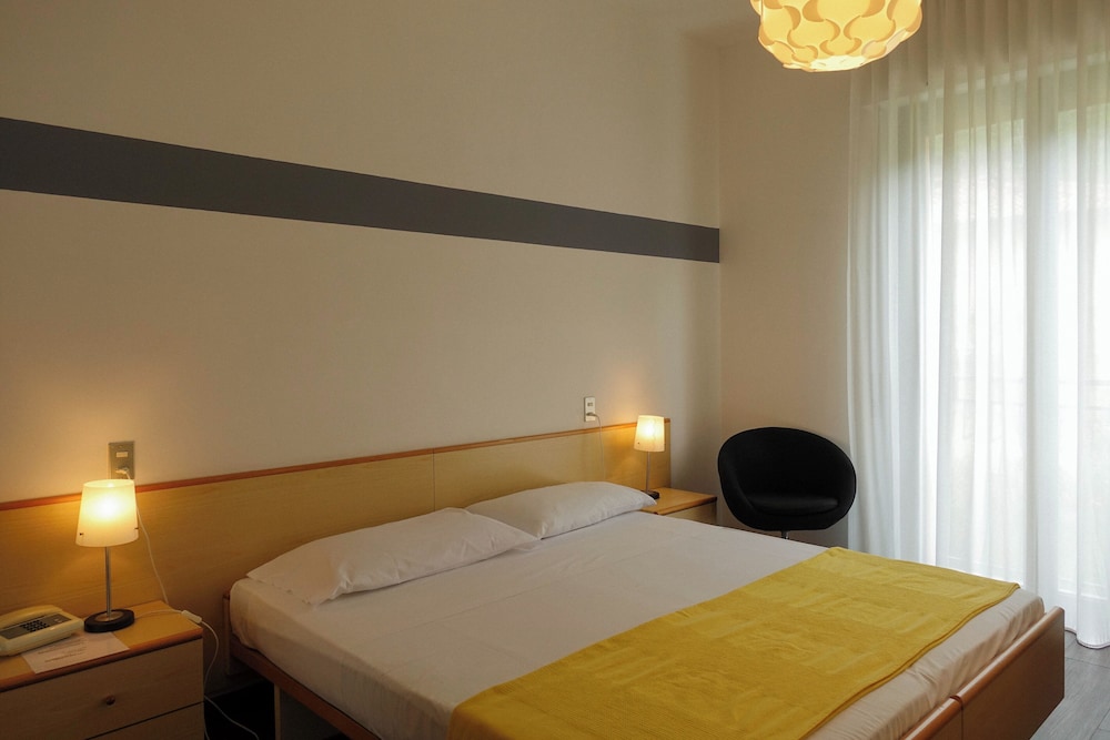 Basic Double Room photo 2