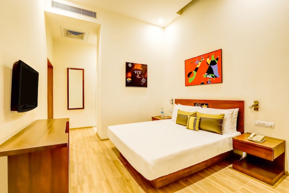 Executive Suite - Photo 3