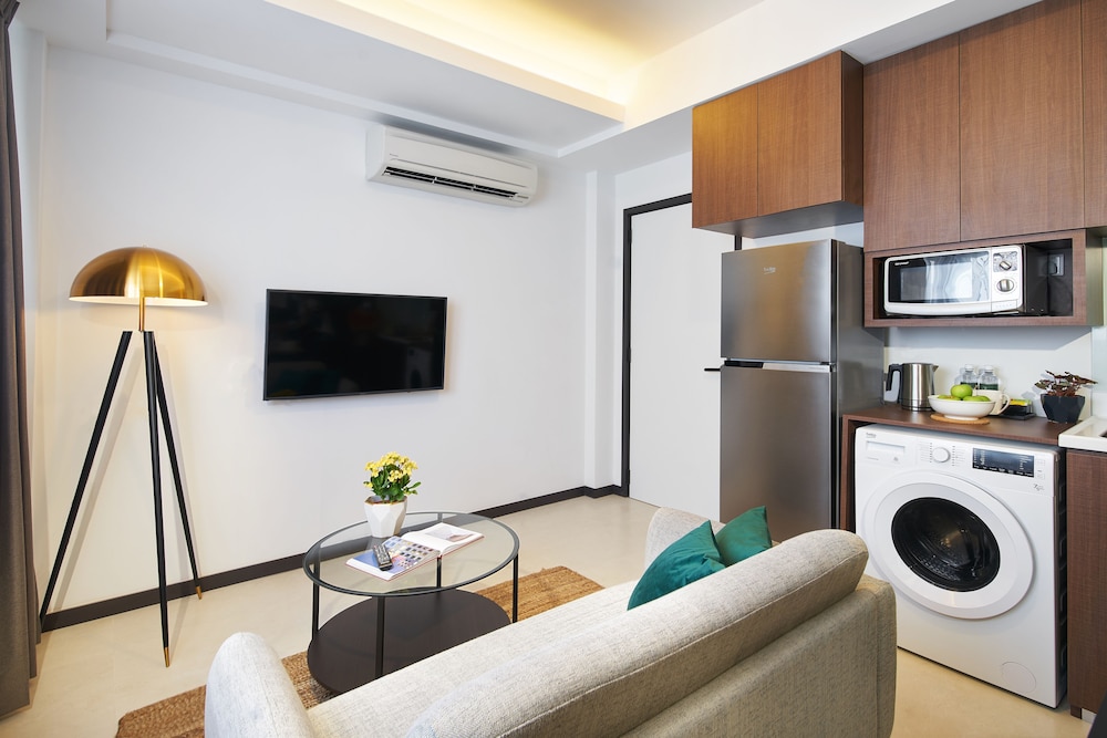 1 BEDROOM DELUXE photo 2