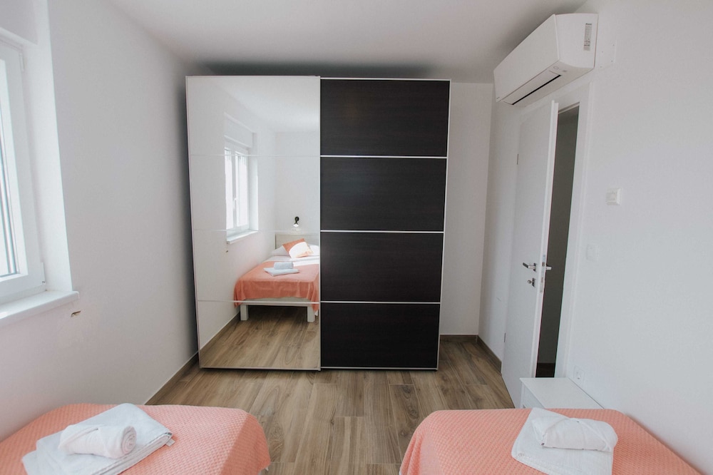 Apartment (Standard Two Bedroom Apartment (Nora))