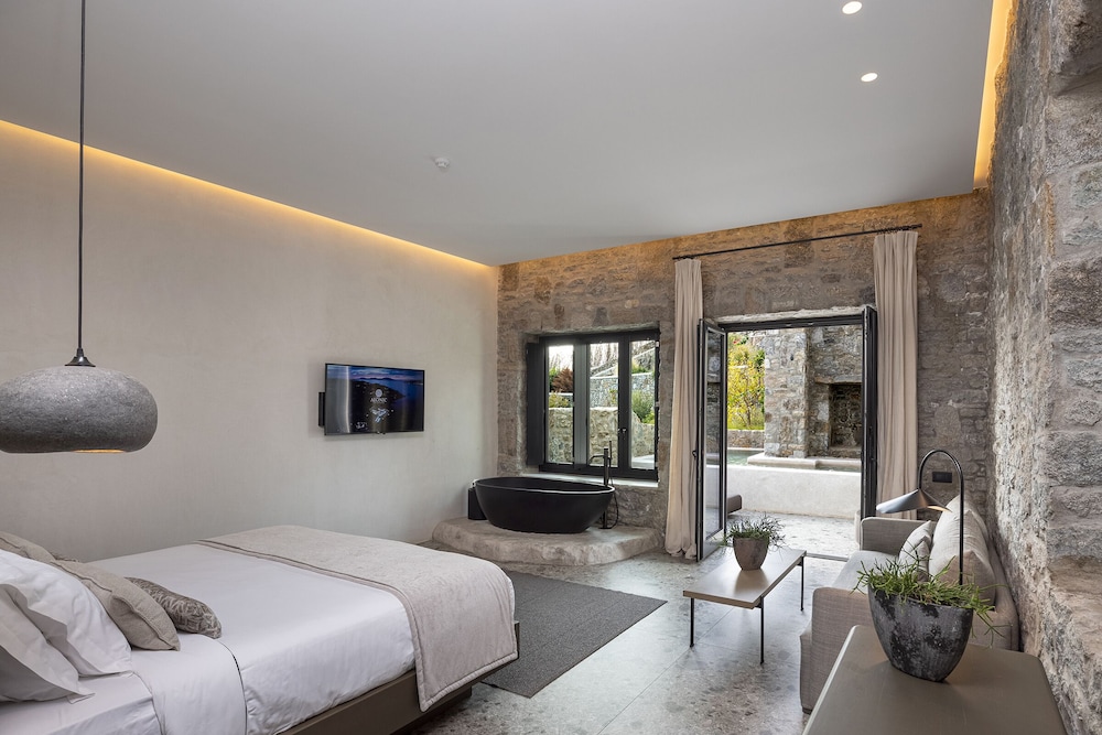 STONE Suite with Private Pool and Garden View - Photo 20