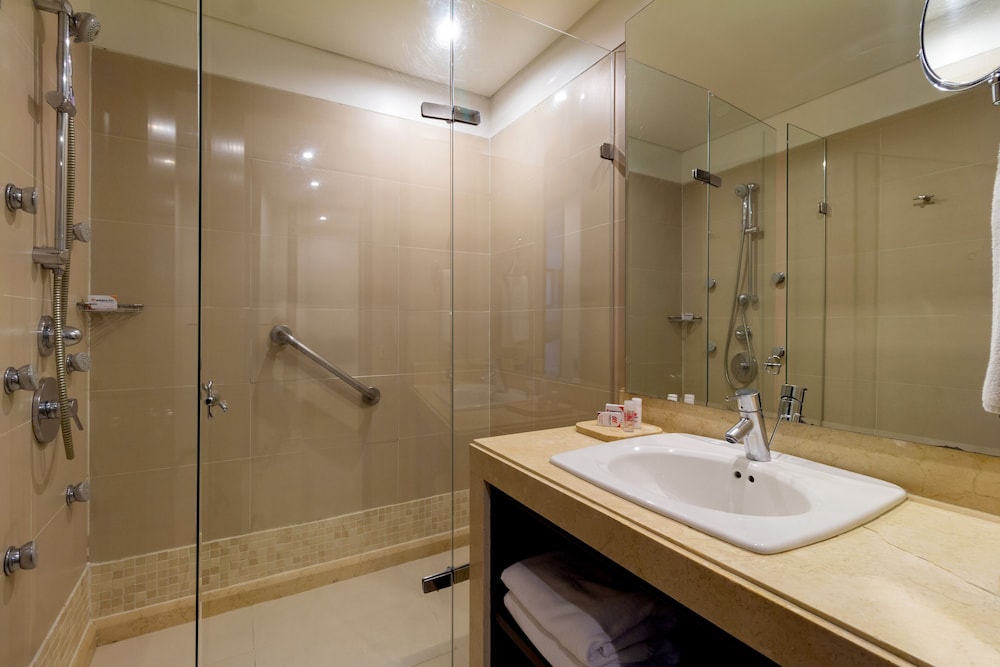 Executive Suite, 1 King Bed - Photo 9