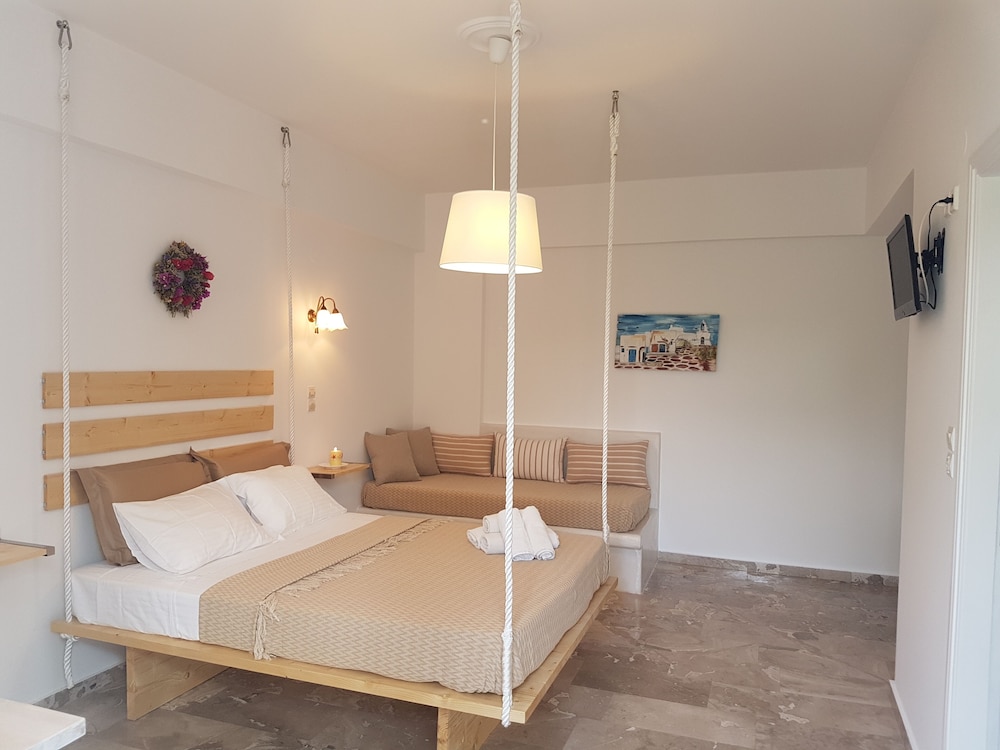 Studio (3 Adults)