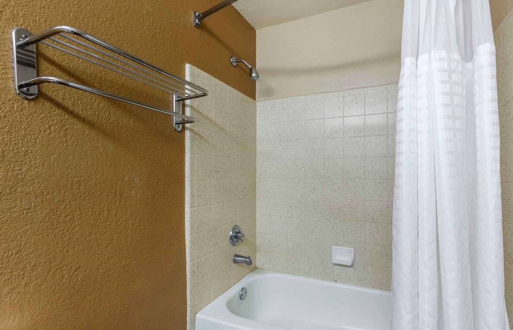 Suite, 1 King Bed, Non Smoking - Photo 6