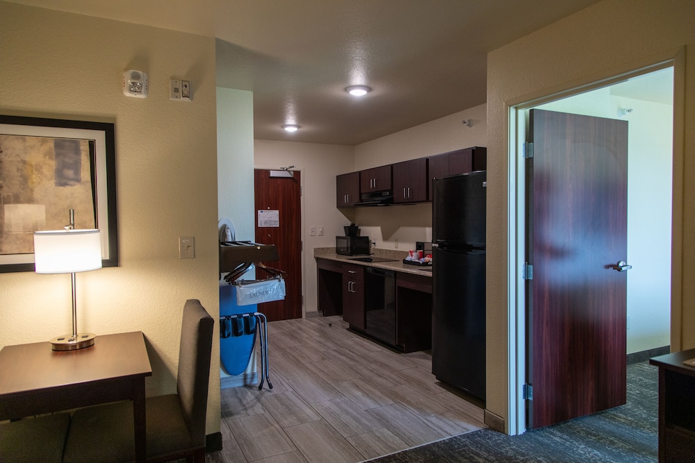 Suite, 1 King Bed with Sofa bed, Accessible, Non Smoking (Audible/Visual Alert) - Photo 1