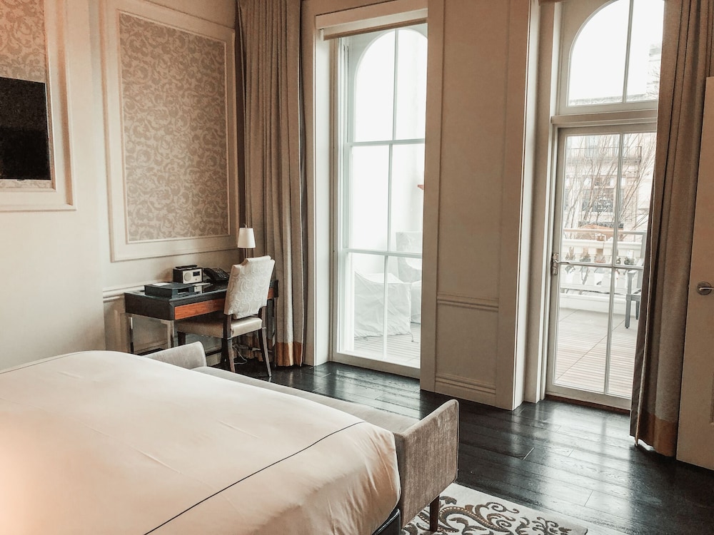 Suite (Whitney Suite)